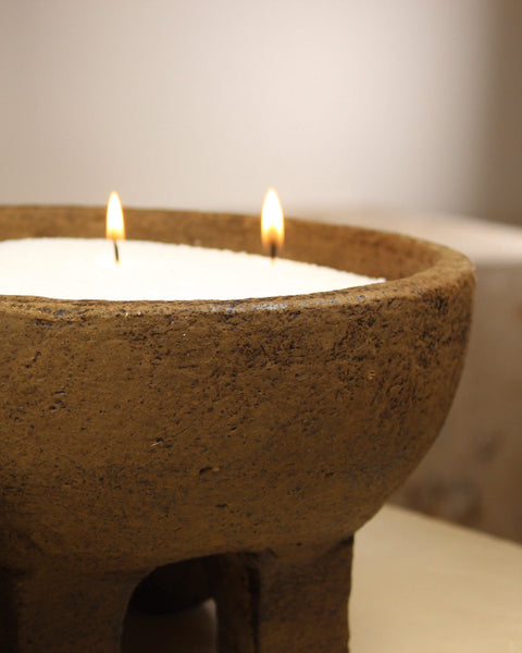 Bougie en poudre dans contenant en terre cuite